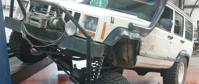 Jeep Cherokee with snorkle