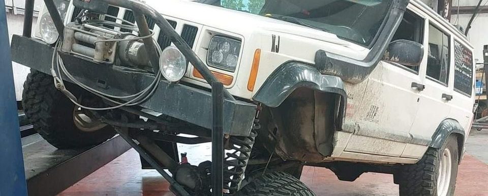 Jeep Cherokee with snorkle