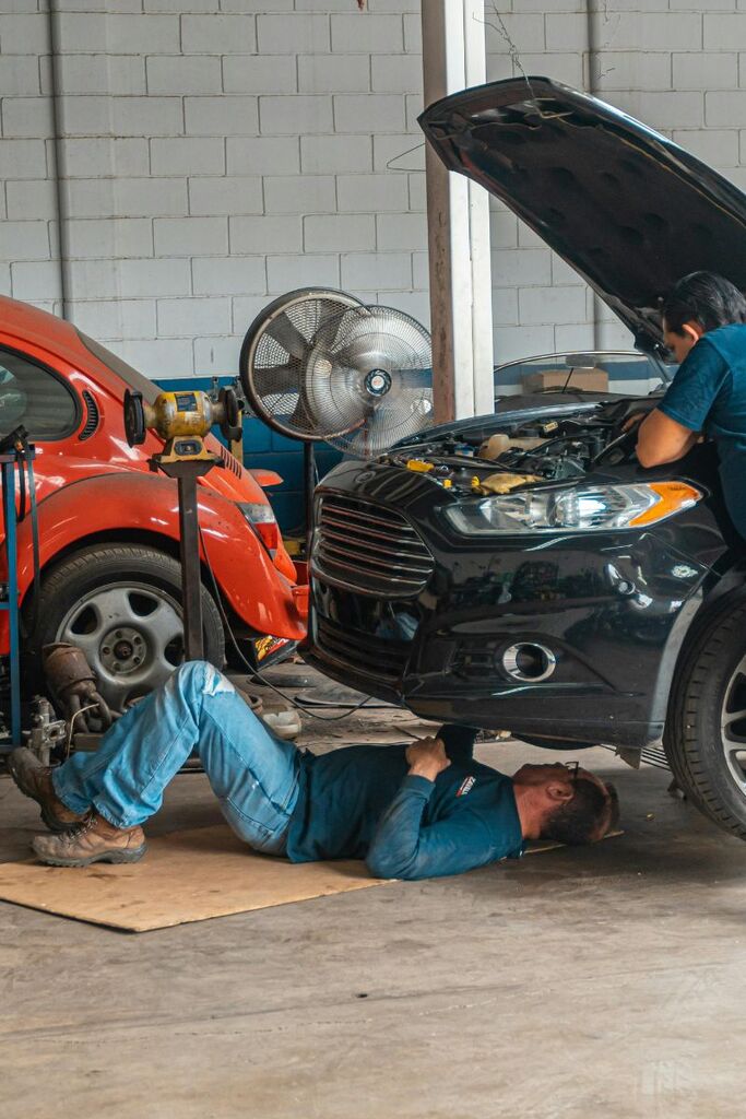 Tallahassee auto repair Wrench Blisters completes oil change and engine repair